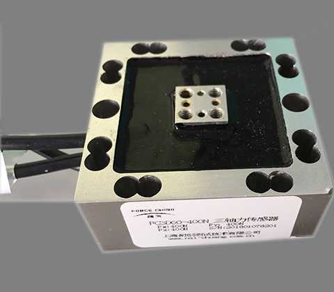 三軸力傳感器的精度和測量范圍是多少？